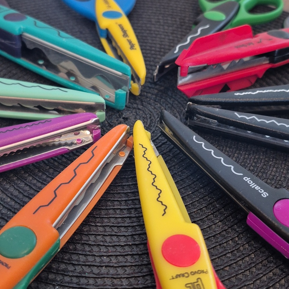 ASSORTED DECORATIVE CRAFT SCISSORS Set of 11, Decorating Creating Cutting Edging - Picture 8 of 16